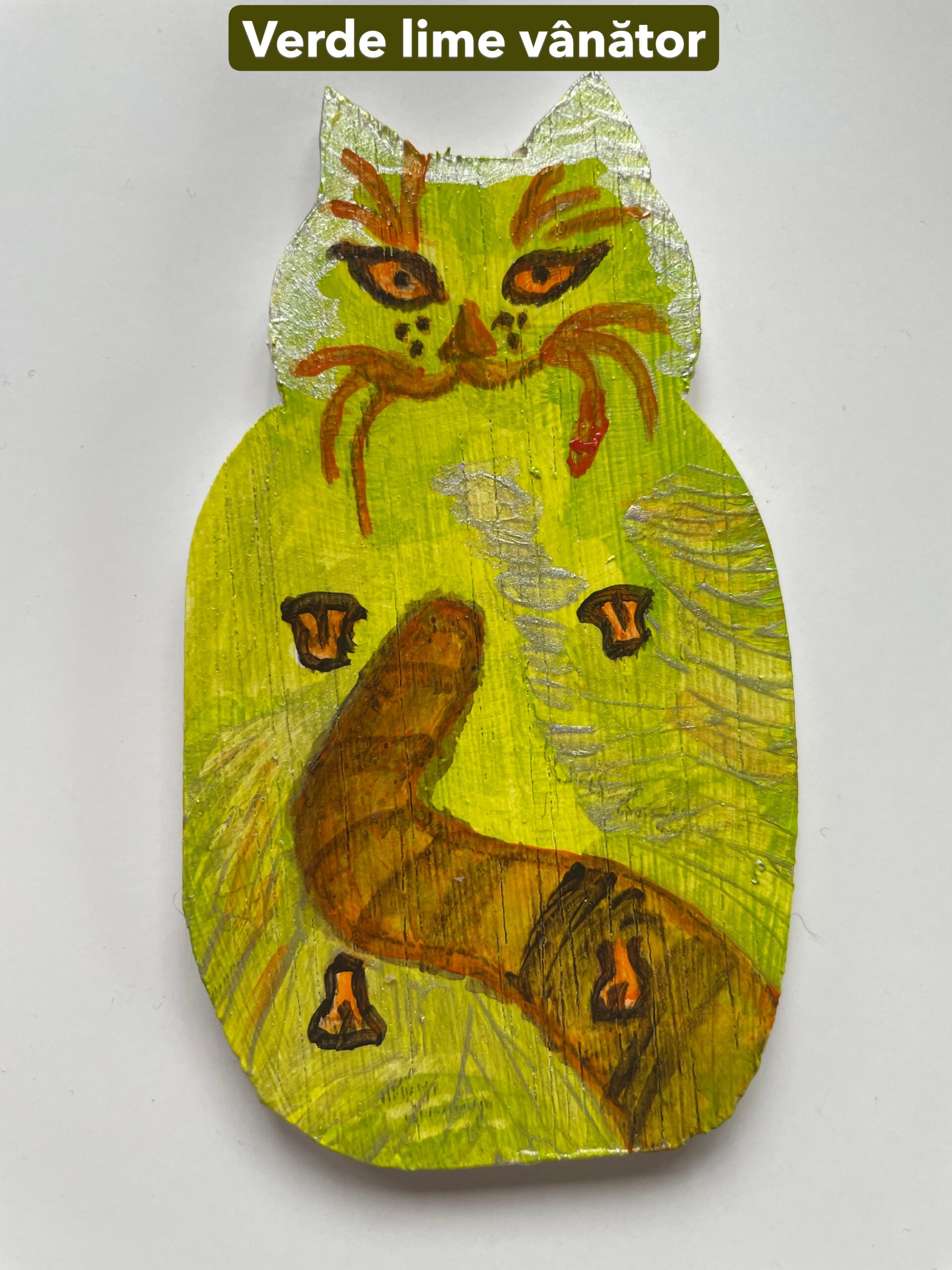 Figurină lemn cu magnet “Pisoi jucăuș” - verde lime vânător