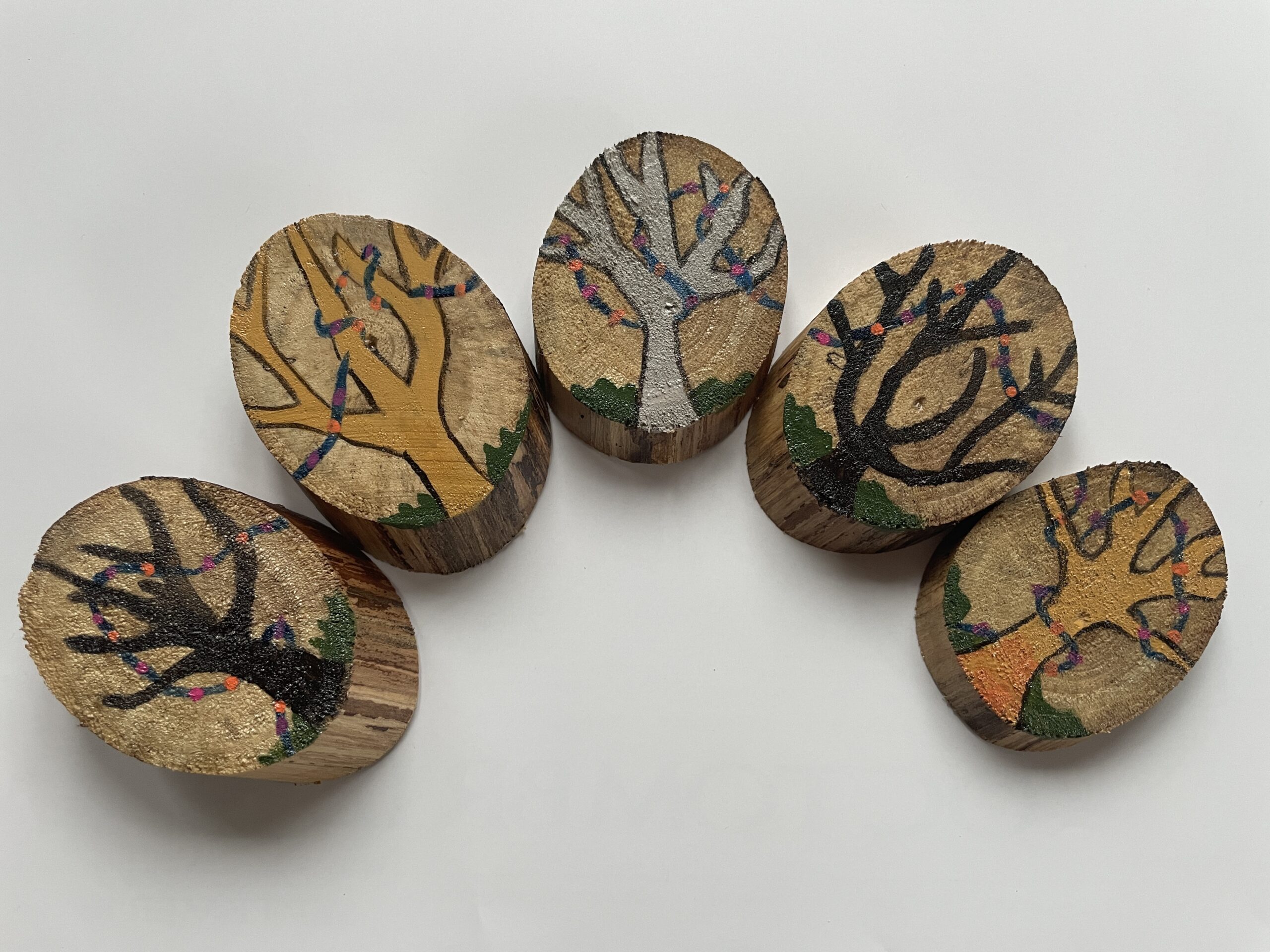 Set 5 rondele nuc “Copaci cu luminițe” - semicerc