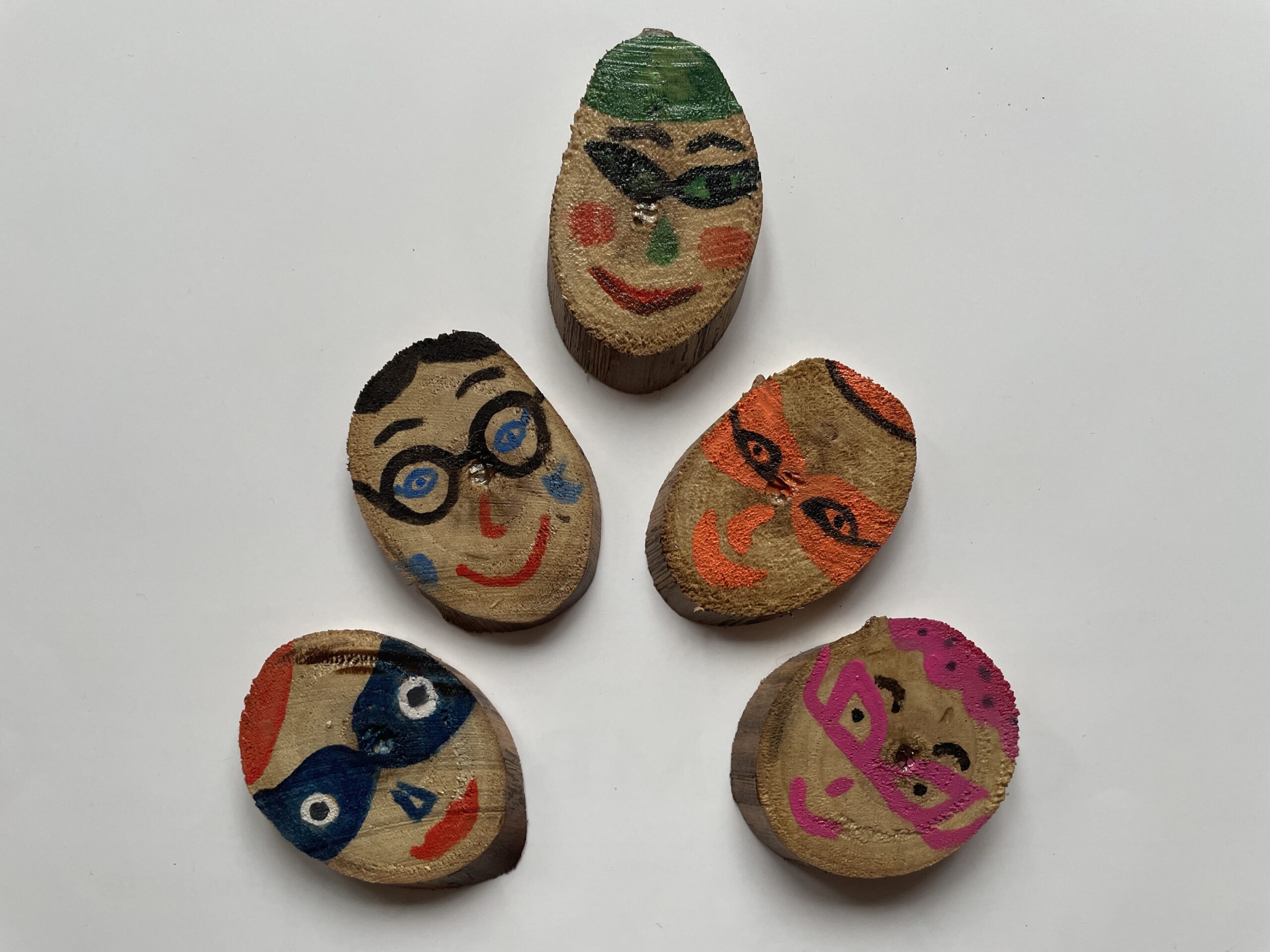 Set 5 rondele nuc “Măști vesele” - triunghi